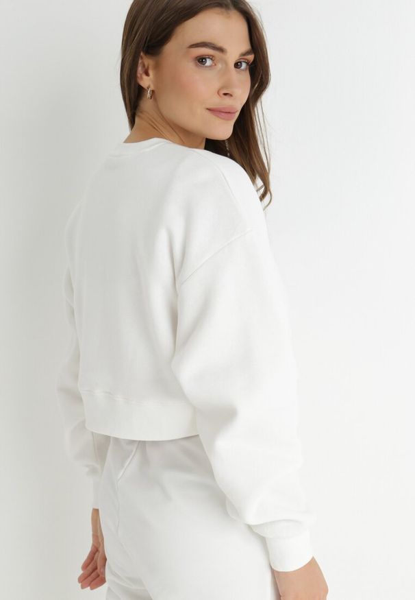 Born2be - Biała Bluza Oversize Aza. Kolor: biały. Materiał: polar. Długość: krótkie. Wzór: gładki