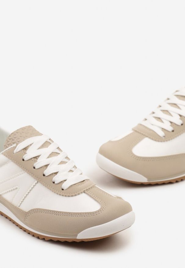 Renee - Beżowe Sneakersy z Geometrycznym Wzorem Zoloti. Okazja: na co dzień. Zapięcie: sznurówki. Kolor: beżowy. Wzór: geometria