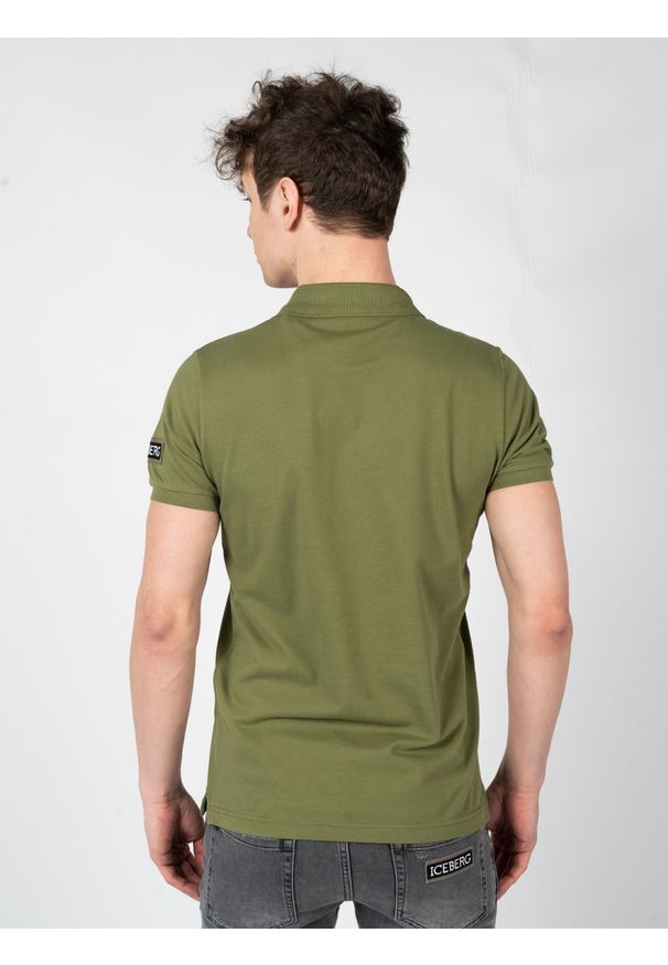 Iceberg Koszulka Polo | F031631A | Mężczyzna | Khaki. Okazja: na co dzień. Typ kołnierza: polo. Kolor: brązowy. Materiał: bawełna. Długość rękawa: krótki rękaw. Długość: krótkie. Styl: klasyczny, elegancki, casual