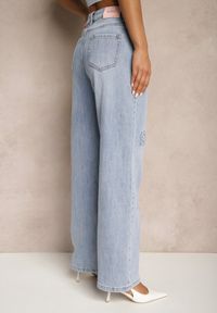 Renee - Niebieskie Szerokie Jeansy High Waist Zdobione Wzorem w Kwiaty Firedis. Okazja: na co dzień. Stan: podwyższony. Kolor: niebieski. Wzór: aplikacja, kwiaty. Sezon: lato, wiosna. Styl: elegancki, casual #4