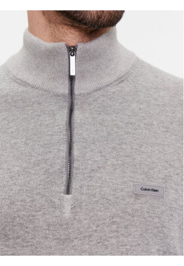 Calvin Klein Sweter K10K112735 Szary Regular Fit. Kolor: szary. Materiał: bawełna