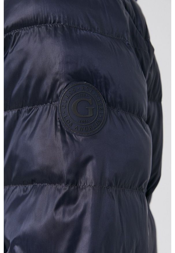 Guess - Kurtka. Okazja: na co dzień. Kolor: niebieski. Materiał: włókno, puch. Styl: casual