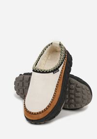 Renee - Beżowe Śniegowce na Platformie z Tłoczeniem i Niską Cholewką Violova. Okazja: na spacer. Wysokość cholewki: przed kostkę. Kolor: beżowy. Szerokość cholewki: normalna. Sezon: zima. Obcas: na platformie #4