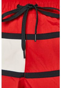 TOMMY HILFIGER - Tommy Hilfiger - Szorty kąpielowe. Kolor: czerwony. Materiał: tkanina #2
