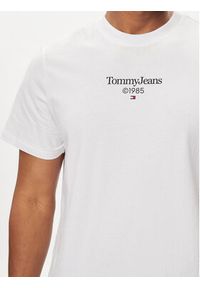 Tommy Jeans T-Shirt 85 Entry DM0DM18569 Biały Regular Fit. Kolor: biały. Materiał: bawełna