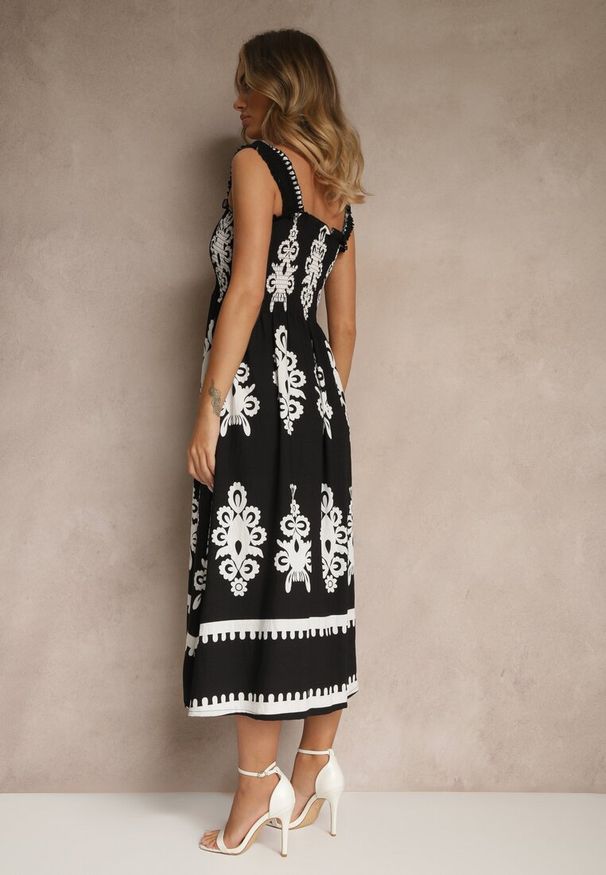 Renee - Czarna Rozkloszowana Sukienka z Wiskozy z Ornamentnym Motywem Aloxe. Kolor: czarny. Materiał: wiskoza. Sezon: lato