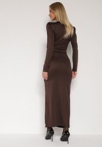 Born2be - Brązowa Elegancka Sukienka z Trenem i Rozcięciem Atissa. Okazja: na imprezę. Kolor: brązowy. Wzór: aplikacja. Styl: elegancki