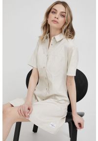 Calvin Klein Jeans sukienka bawełniana J20J218347.PPYY kolor beżowy mini prosta. Okazja: na co dzień. Kolor: beżowy. Materiał: bawełna. Długość rękawa: krótki rękaw. Typ sukienki: proste. Styl: casual. Długość: mini #1