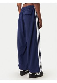 Adidas - adidas Spodnie dresowe Essentials 3-Stripes JV5328 Granatowy Loose Fit. Kolor: niebieski. Materiał: syntetyk #3
