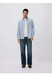 Reserved - Koszula regular z lnem - jasnoniebieski. Kolor: niebieski. Materiał: len #1