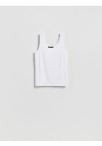 Reserved - Gładki top z wiskozą - biały. Kolor: biały. Materiał: wiskoza. Wzór: gładki #1