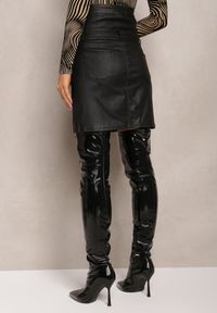Renee - Czarna Spódnica Mini Tuba High Waist z Imitacji Skóry Ehalima. Stan: podwyższony. Kolor: czarny. Materiał: skóra