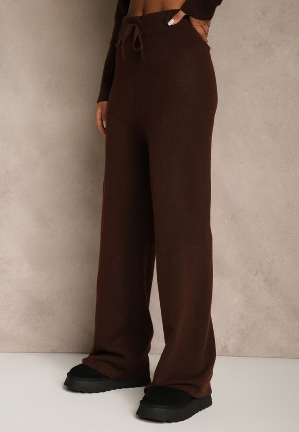 Renee - Brązowy Komplet z Wełną i Bawełną Szerokie Spodnie i Sweter o Długim Kroju Reilissa. Kolor: brązowy. Materiał: wełna, bawełna