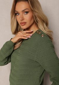 Renee - Zielony Klasyczny Sweter z Ozdobnymi Napami Vakatora. Kolor: zielony. Długość rękawa: długi rękaw. Długość: długie. Styl: klasyczny