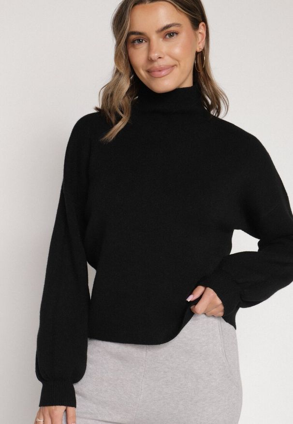 Born2be - Czarny Golf z Bufiastymi Rękawami Wedelia. Okazja: na co dzień. Typ kołnierza: golf. Kolor: czarny. Materiał: jeans. Styl: elegancki, casual, klasyczny