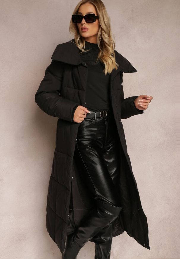 Renee - Czarna Kurtka za Kolano Pikowana Chadi. Kolor: czarny. Materiał: jeans, tkanina. Sezon: jesień, zima. Styl: klasyczny, elegancki