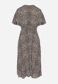 Born2be - Czarno-Biała Sukienka w Panterkę o Kopertowym Kroju z Wiązanym Paskiem Filinne. Okazja: na co dzień. Typ kołnierza: dekolt w kształcie V. Kolor: czarny. Długość rękawa: krótki rękaw. Wzór: motyw zwierzęcy. Typ sukienki: kopertowe. Styl: casual, klasyczny #3