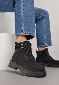 Born2be - Czarne Trapery Zdobione Wzorzystymi Wstawkami Vetiane. Nosek buta: okrągły. Zapięcie: sznurówki. Kolor: czarny. Wzór: aplikacja. Materiał: skóra, materiał. Sezon: zima. Obcas: na obcasie. Styl: klasyczny. Wysokość obcasa: niski #3