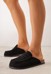Renee - Czarne Klapki Mule na Podeszwie z Korka z Ozdobnymi Przeszyciami Chionessa. Okazja: na co dzień. Kolor: czarny. Styl: casual, retro #3