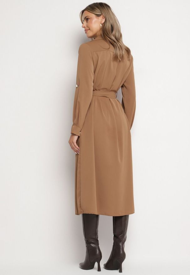 Born2be - Brązowa Koszulowa Sukienka z Eleganckimi Guzikami i Wiązanym Paskiem w Talii Kortella. Okazja: na co dzień, na spotkanie biznesowe. Typ kołnierza: dekolt w serek. Kolor: brązowy. Długość rękawa: długi rękaw. Typ sukienki: koszulowe. Styl: elegancki