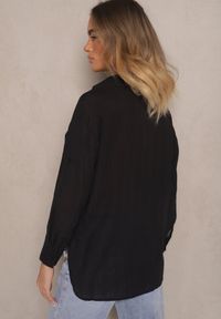 Renee - Czarna Koszula w Paski z Bawełny z Jedną Kieszonką Liasene. Okazja: na co dzień. Typ kołnierza: kołnierzyk klasyczny. Kolor: czarny. Materiał: bawełna. Długość rękawa: długi rękaw. Długość: długie. Wzór: paski. Styl: klasyczny, casual, elegancki #5