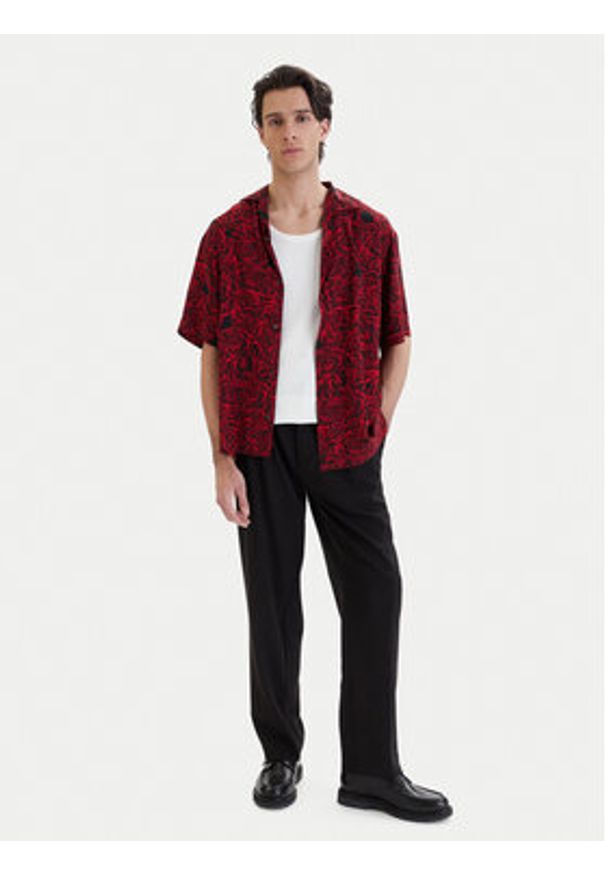 Hugo - HUGO Koszula Espino 50560596 Czerwony Relaxed Fit. Kolor: czerwony. Materiał: wiskoza