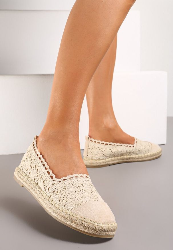 Born2be - Beżowe Espadryle Daemona. Zapięcie: bez zapięcia. Kolor: beżowy. Materiał: materiał. Wzór: aplikacja, gładki, ażurowy, haft. Obcas: na płaskiej podeszwie
