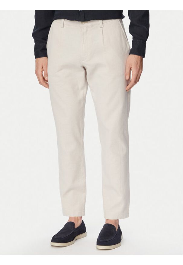 BOSS Chinosy 50559158 Beżowy jasny Tapered Fit. Kolor: beżowy. Materiał: bawełna