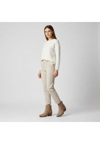 Botki damskie S.Barski,cholewka z materiału ażurowe wycięcia na bokach zamek po wewnętrznej stronie smukły fason wyprofilowany obcas stabilna bryła d. Okazja: na co dzień. Zapięcie: zamek. Kolor: beżowy. Szerokość cholewki: normalna. Wzór: ażurowy. Materiał: materiał. Obcas: na obcasie. Styl: casual, elegancki. Wysokość obcasa: średni #9