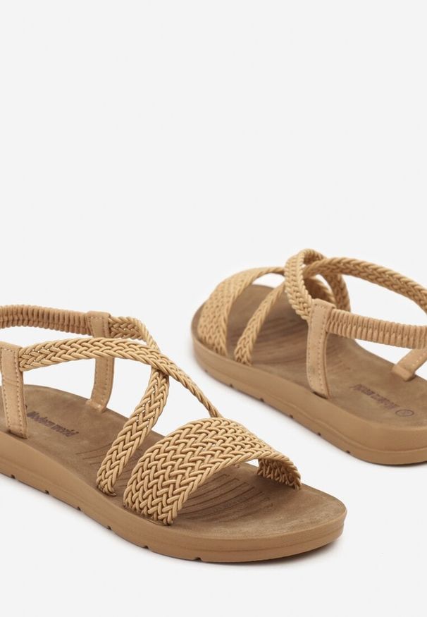 Born2be - Brązowe Sandały Ozdobione Plecionymi Paskami Korneliva. Okazja: na co dzień. Zapięcie: pasek. Kolor: brązowy. Materiał: jedwab, jeans. Wzór: aplikacja. Styl: elegancki, casual