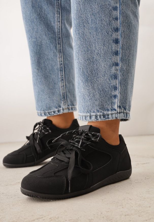Born2be - Czarne Sneakersy Ozdobione Przeszyciami i Podwójnym Sznurowaniem Coraera. Nosek buta: okrągły. Zapięcie: sznurówki. Kolor: czarny. Materiał: skóra, syntetyk, nubuk. Wzór: aplikacja. Obcas: na obcasie. Wysokość obcasa: niski