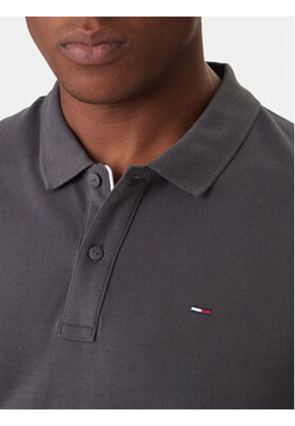 Tommy Jeans Polo DM0DM20676 Szary Slim Fit. Typ kołnierza: polo. Kolor: szary. Materiał: bawełna