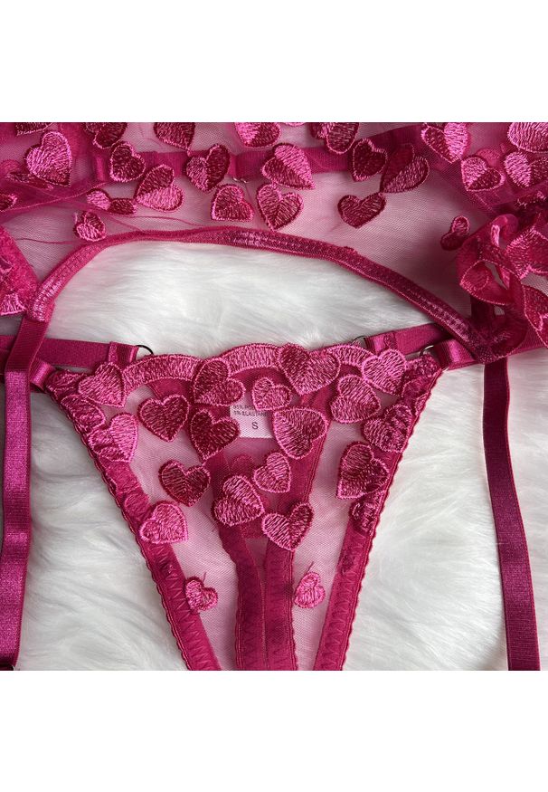 Intica - Komplet bielizny koronkowej ze stringami na specjalne okazje Barbi. Kolor: różowy. Materiał: koronka. Wzór: aplikacja