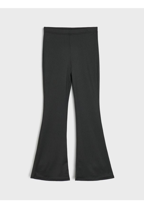 Sinsay - Legginsy flare - czarny. Kolor: czarny
