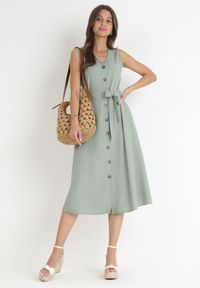 Born2be - Zielona Trapezowa Sukienka z Wiązanym Paskiem Brystia. Kolor: zielony. Materiał: materiał. Sezon: wiosna, lato. Typ sukienki: trapezowe #3