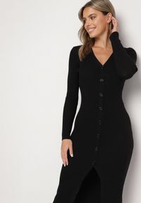 Born2be - Czarna Sweterkowa Sukienka z Wiskozą i Guzikami Vortieska. Okazja: na spotkanie biznesowe. Typ kołnierza: dekolt w serek. Kolor: czarny. Materiał: wiskoza. Długość rękawa: długi rękaw. Typ sukienki: dopasowane. Styl: biznesowy, elegancki #6