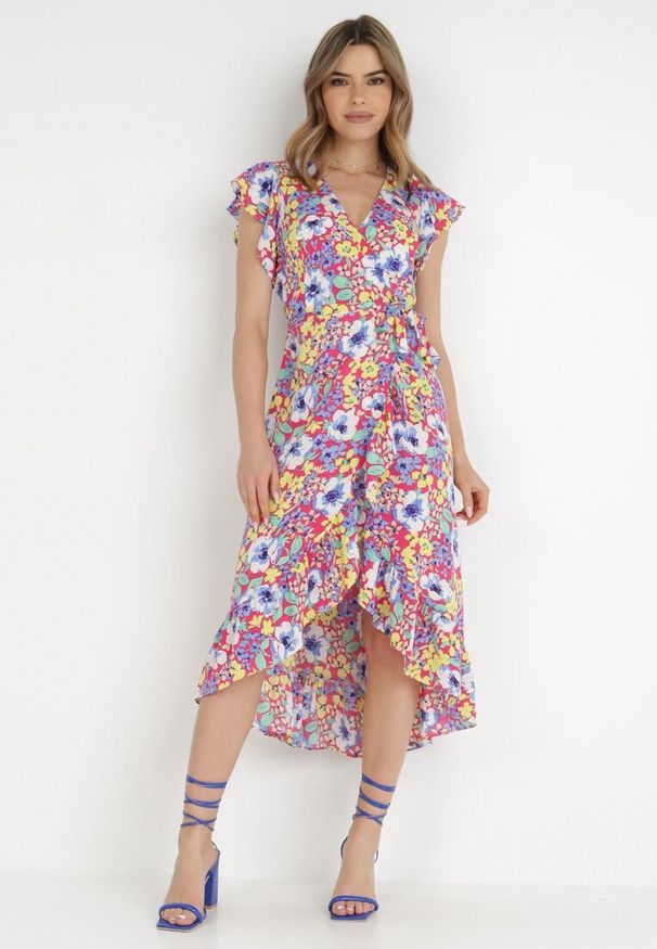 Born2be - Fuksjowa Sukienka Cileda. Okazja: na plażę. Kolor: różowy. Materiał: tkanina. Wzór: kwiaty. Typ sukienki: kopertowe. Styl: wakacyjny. Długość: midi