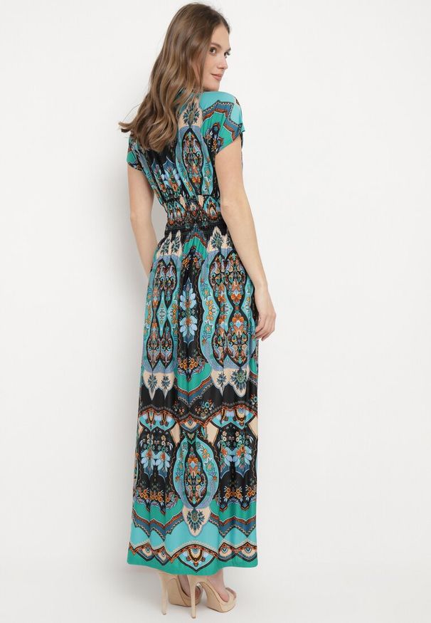 Born2be - Zielona Sukienka Maxi w Stylu Boho z Elastycznej Wiskozy Arnevia. Okazja: na co dzień. Kolor: zielony. Materiał: wiskoza. Typ sukienki: proste. Styl: boho. Długość: maxi