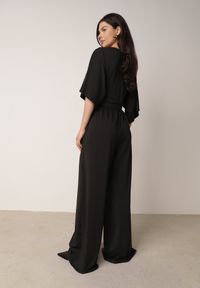 Born2be - Czarny Elegancki Kombinezon Nietoperzowy z Wiskozą z Marszczeniem w Talii Wentina. Kolor: czarny. Materiał: wiskoza. Styl: elegancki #8