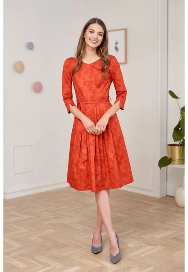 Marie Zélie - Sukienka Elina Tarsia czerwona. Kolor: czerwony. Materiał: bawełna, satyna, materiał. Typ sukienki: rozkloszowane. Styl: klasyczny