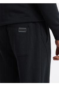 Ombre Clothing - Bawełniane spodnie męskie dresowe joggery BASIC – czarne V9. Okazja: na co dzień. Kolor: czarny. Materiał: dresówka, bawełna. Wzór: aplikacja. Styl: sportowy, casual, elegancki #6