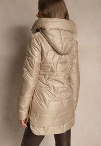Renee - Beżowa Przejściowa Kurtka z Pikowanymi Przeszyciami Kapturem i Suwakami Taranessa. Okazja: na imprezę, na co dzień. Kolor: beżowy. Materiał: jeans, dzianina. Styl: casual, klasyczny, elegancki