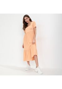 Sinsay - Sukienka midi z marszczeniami - Pomarańczowy. Kolor: pomarańczowy. Długość: midi #1