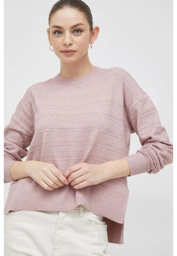 Vero Moda sweter damski kolor różowy lekki. Kolor: różowy. Materiał: poliester, dzianina. Długość: długie