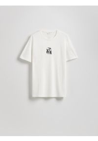 Reserved - T-shirt regular z nadrukiem - złamana biel. Materiał: bawełna, dzianina. Wzór: nadruk