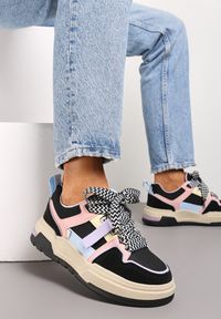 Renee - Czarne Sneakersy na Płaskiej Podeszwie z Grubymi Sznurówkami i Przeszyciami Joliat. Kolor: czarny. Materiał: jeans. Obcas: na płaskiej podeszwie #1