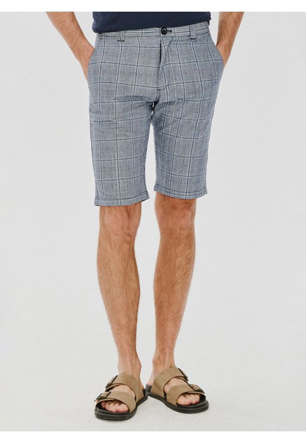 Pako Lorente - PAKO LORENTE – Męskie szorty w kratkę z lnem. Okazja: na co dzień. Materiał: len. Długość: krótkie. Wzór: kratka. Sezon: lato. Styl: casual