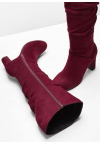 bonprix - Kozaki z marszczoną cholewką. Kolor: czerwony. Materiał: skóra, welur. Szerokość cholewki: normalna. Obcas: na obcasie. Wysokość obcasa: średni #3