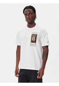 Adidas - adidas T-Shirt National Geographic KC2349 Biały Loose Fit. Kolor: biały. Materiał: bawełna