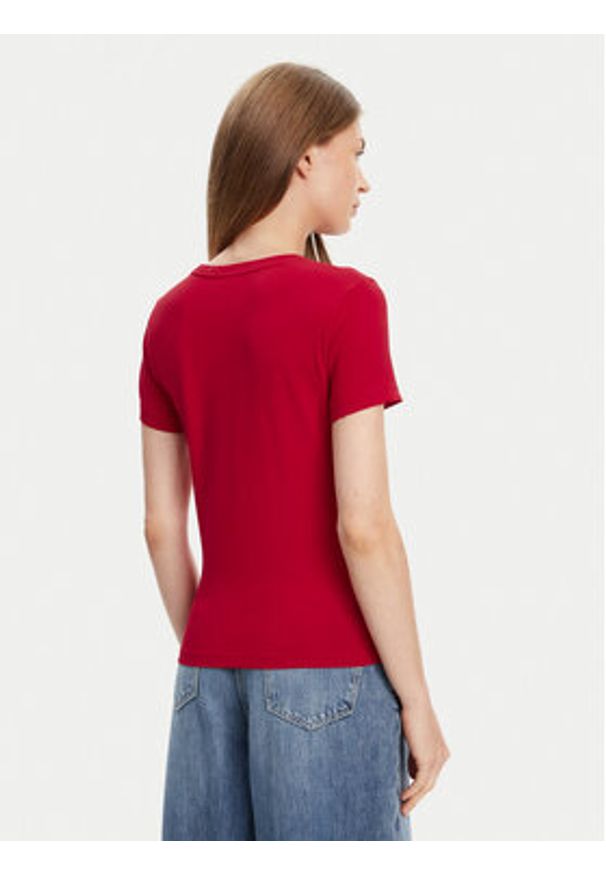 Guess Jeans T-Shirt W4YI01 J1314 Czerwony Slim Fit. Kolor: czerwony. Materiał: bawełna
